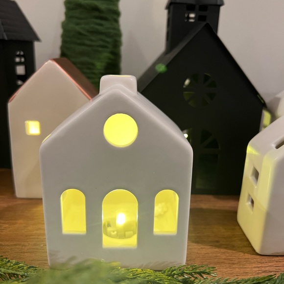 New Wondershop Holiday Decor w/ LED - Picture 4 of 4